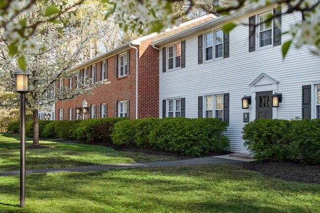 Building Photo - Avon Colonial Manor