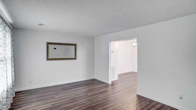 Foto del edificio - 2 Bdrm / 1.5 Bath Townhouse in Johnson Cit...