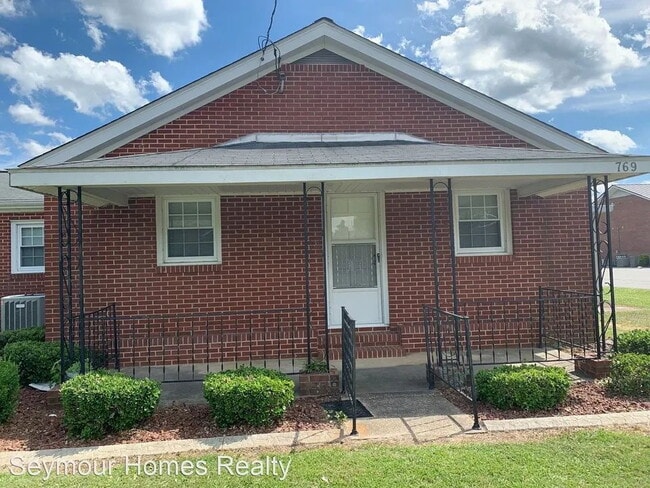 Foto del edificio - Adorable 2 BR | 1.5 BA Brick Home in Rosewood! *Lawn Care Included!*