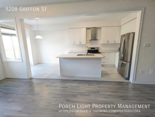 Building Photo - Amazing Chippawa Location! 3 Bedroom 3 Bathroom Basement Garage