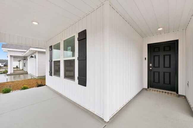 Foto del edificio - Spacious 5 Bedroom Home with Community Pool