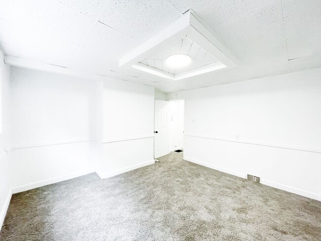 Building Photo - AVAILABLE MAY 2024 - DO NOT MISS OUT ON TH...