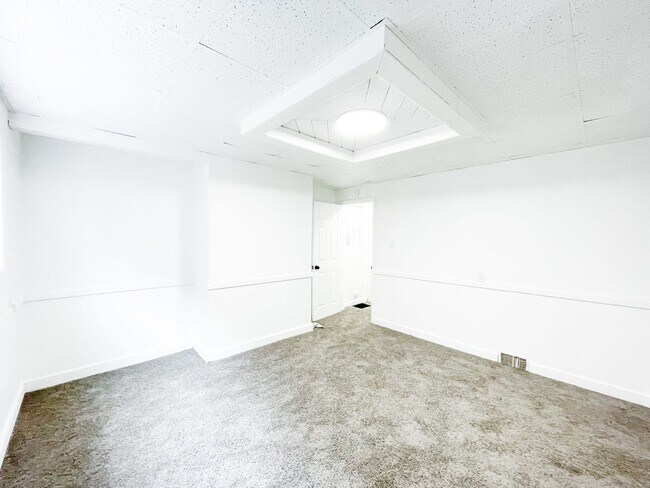 Foto del edificio - AVAILABLE MAY 2024 - DO NOT MISS OUT ON TH...