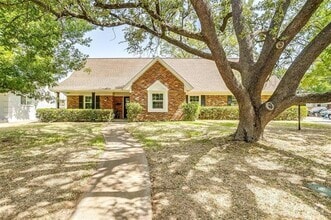 Building Photo - 1701 Larkspur Dr