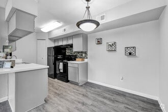 2BR, 2BA - 897SF - Kitchen/Dining Room - Preserve at Westchase