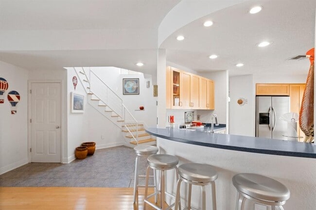 Building Photo - 722 Pinellas Bayway S