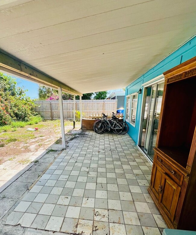 Building Photo - 3/1.5 Duplex in Fisherman's Haven