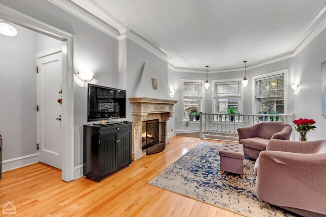 Building Photo - 540 W Brompton Ave