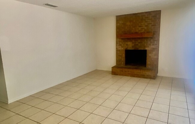 Building Photo - Duplex Homes 3/2/2