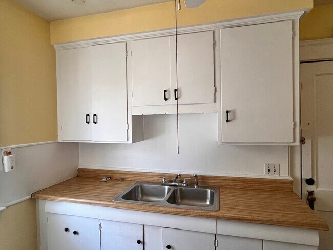 Foto del edificio - 2689 E 127th St