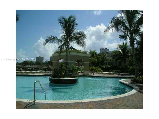 Foto del edificio - 19501 W Country Club Dr