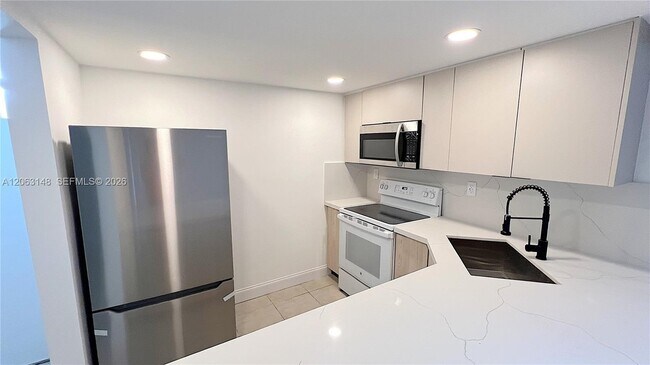 Building Photo - 801 NW 47th Ave