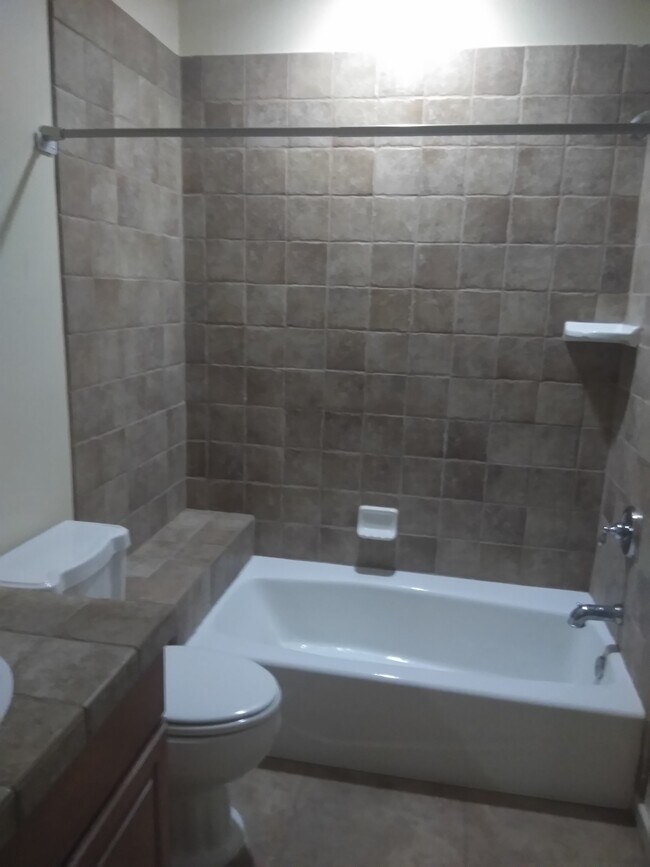 guest bath - 3712 El Dorado Blvd