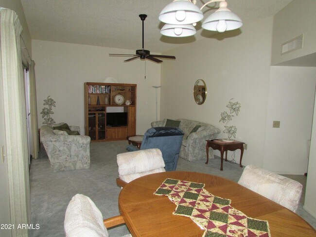 Foto del edificio - 10880 W Emerald Dr