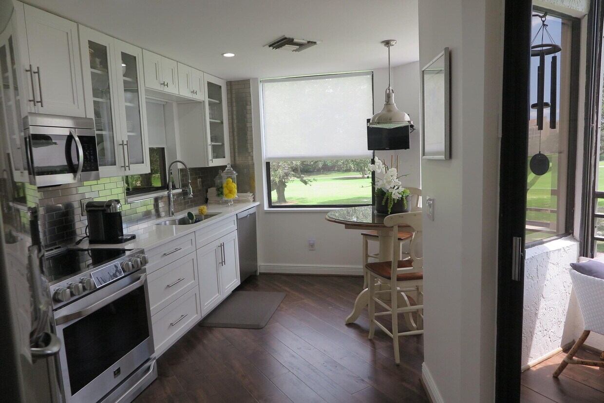Foto principal - 7460 Paz 205 Blvd