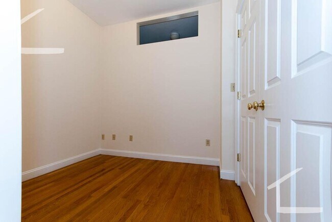 Foto del edificio - 9/1 No Fee! 1BR in nicely maintained building in Allston 9/1