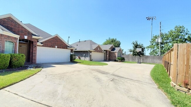 Building Photo - 12027 Grace Hall Dr