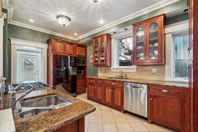 Building Photo - 935 S Pennsylvania St