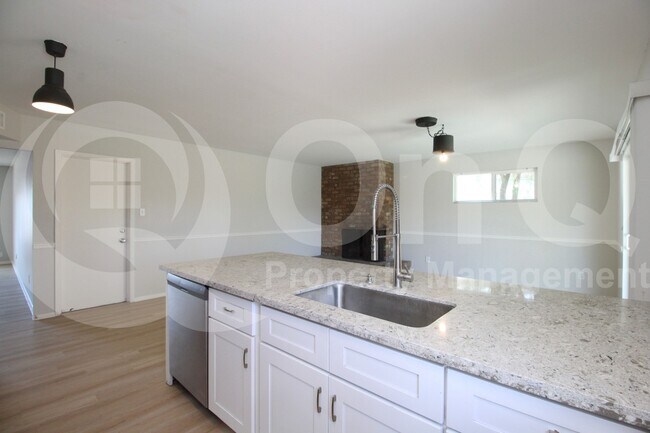 Foto del edificio - 537 E Laguna Dr