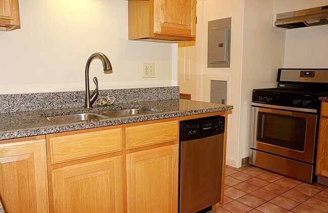 kitchen towards hall - 5840 Alderson St