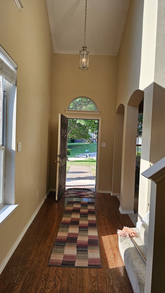 Foto del edificio - 8409 Romanway Dr