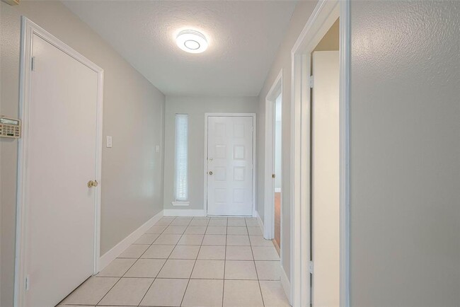 Building Photo - 9514 Oregano Cir