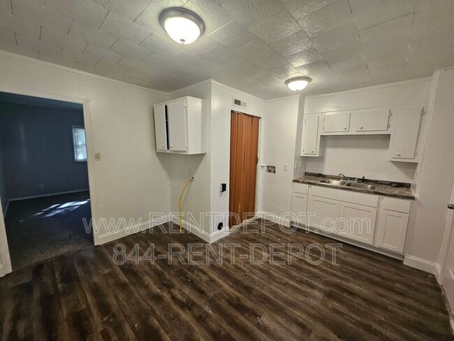 Foto del edificio - 726 Ridgeway Ave