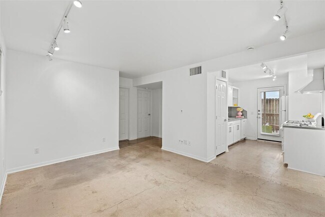 Foto del edificio - 217 E 12th St