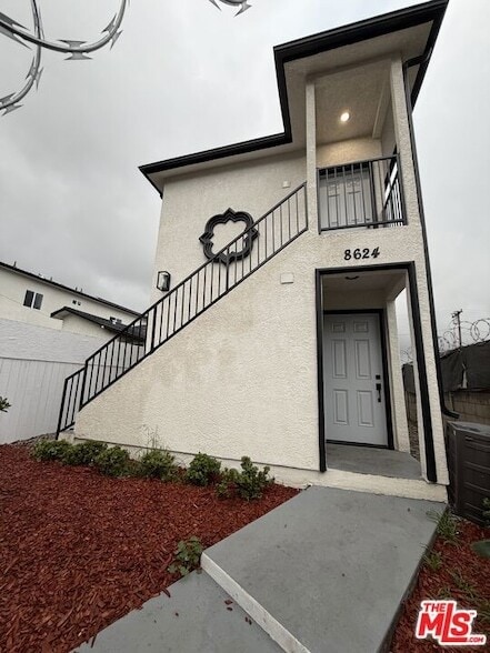 Foto del edificio - 8624 Graham Ave