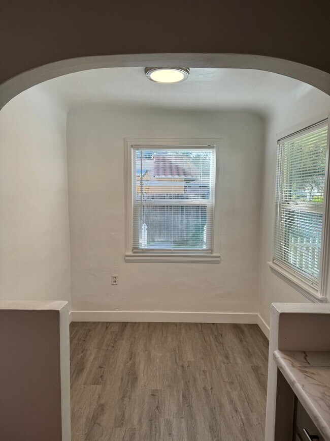 Foto del edificio - Cute 2 bedroom home close to downtown
