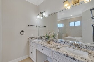 Building Photo - 615 29th St