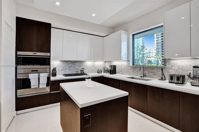 Building Photo - 3040 N Ocean Blvd