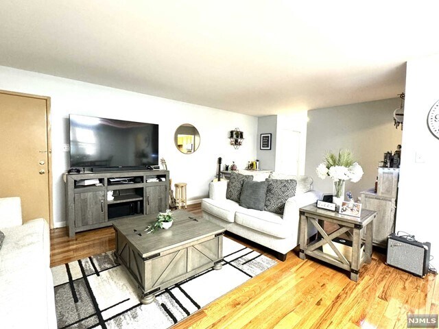 Foto del edificio - 20 E Harriet Ave