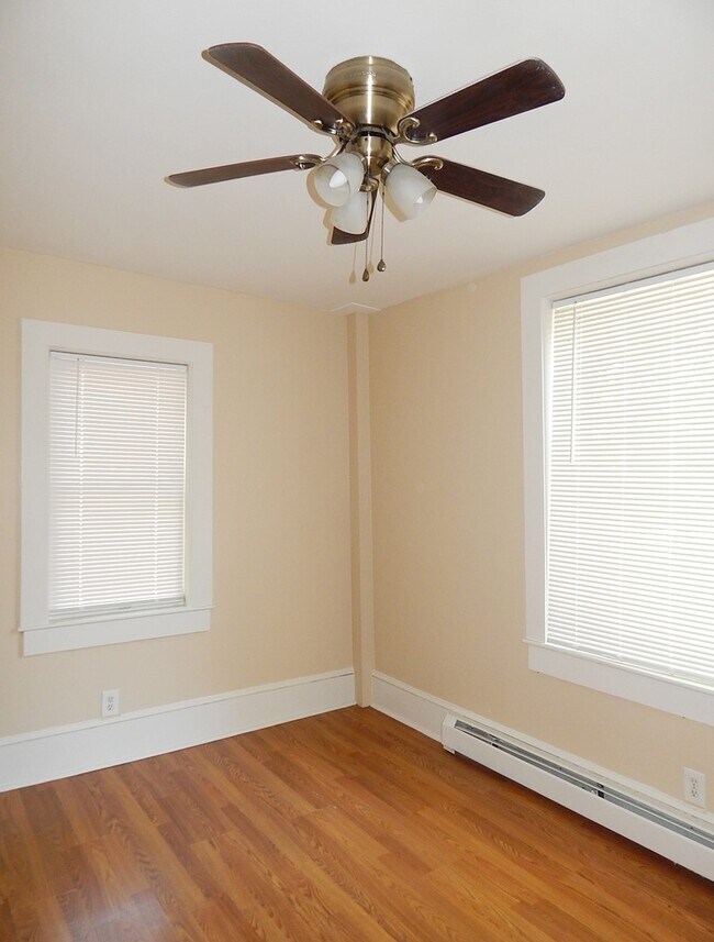 Building Photo - 73 Somerset St