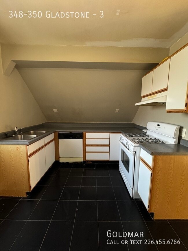 Building Photo - Beautiful Open concept Unit right off of Riverside Drive!