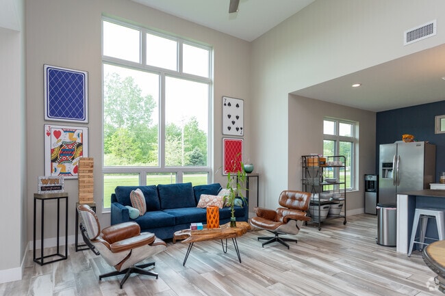 Clubhouse Seating area - Piper Lakes Apartment Homes