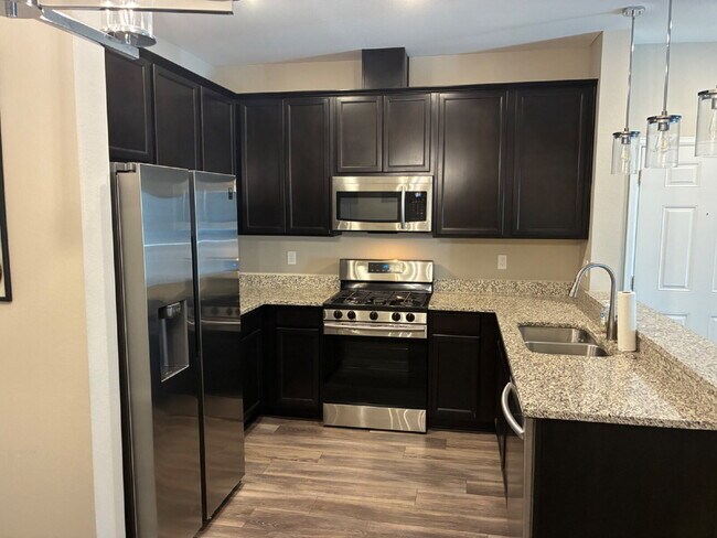 Foto del edificio - Beautiful New Home - 2 Bedroom 1 Bathroom, Lots of Storage available ASAP!