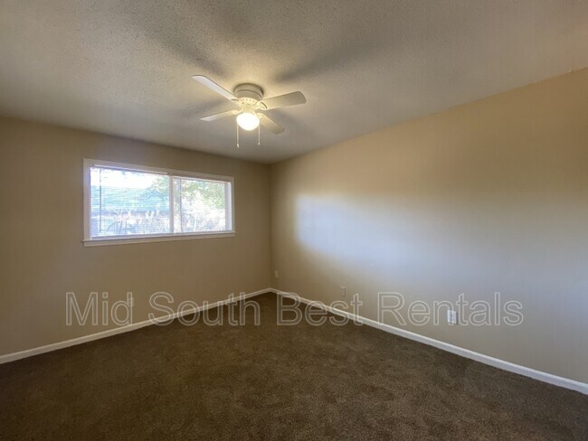 Foto del edificio - 5480 Flowering Peach Dr