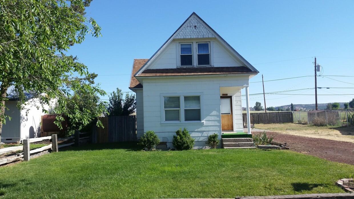Foto principal - Historic/2-Story/3 Bdr/1 Bth, 1,439 Sq. Ft...