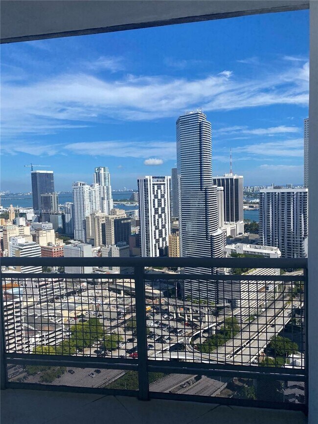 Foto del edificio - 350 S Miami Ave