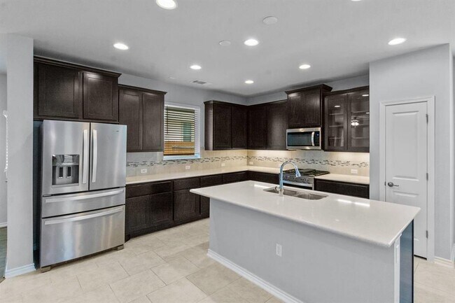 Foto del edificio - 9004 Gage Dr