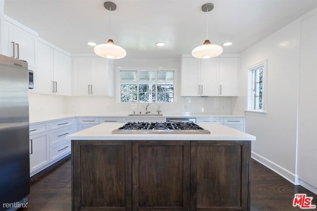 Building Photo - 4 br, 2.5 bath House - 11128 Montana Ave