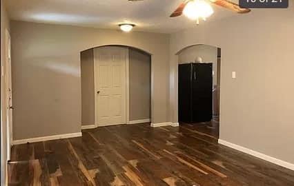 Foto del edificio - 6043 Lyndhurst Dr