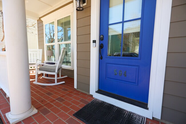 Foto del edificio - 504 Village Walk Ln