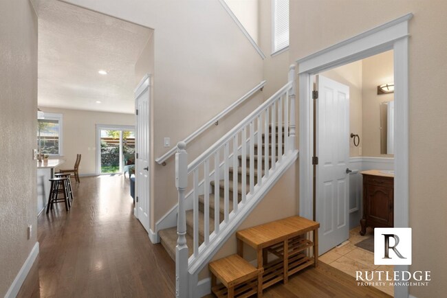 Foto del edificio - STUNNING 4 Bed/3.5 Bath Home in Talent!!!
