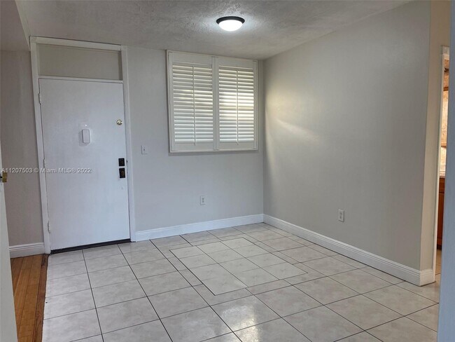 Foto del edificio - 1475 NE 125th Terrace
