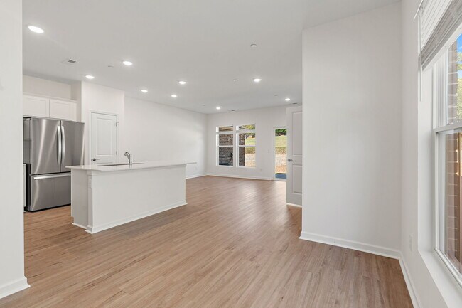 Foto del edificio - 7136 Mapleside Ln