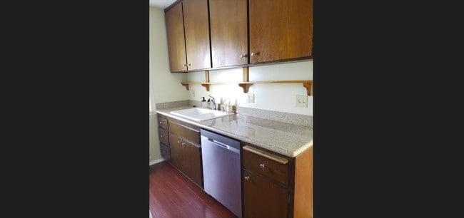 Kitchen - 1644 Colby Ave
