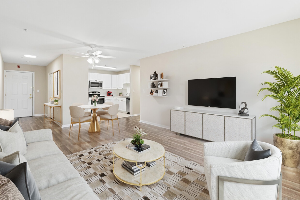 Primary Photo - Edgewater Towne Center Apartments