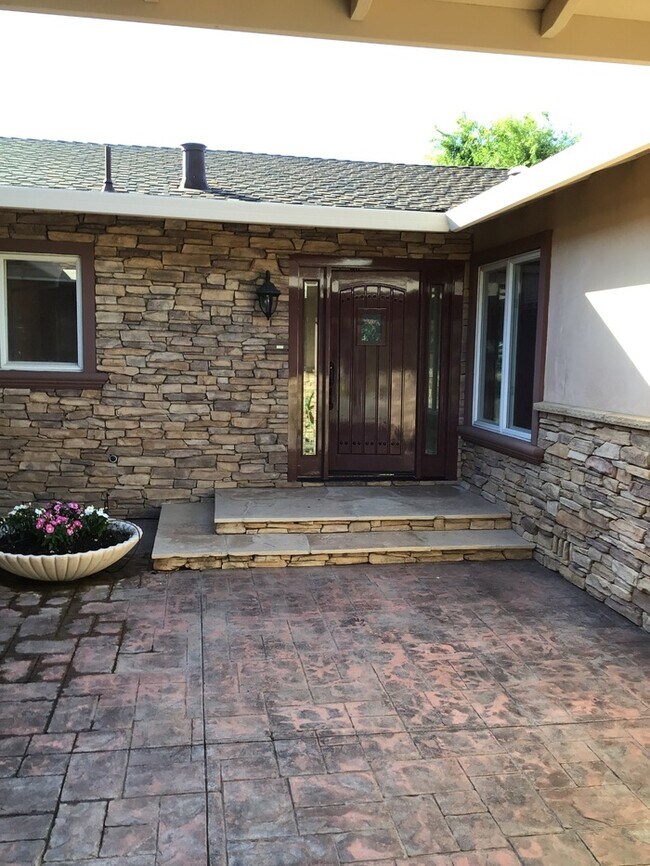Foto del edificio - Stunning Executive Home in Almaden